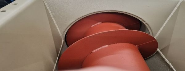 Förderschnecke die in industriellen Anlagen zur Bewegung von Materialien eingesetzt werden.