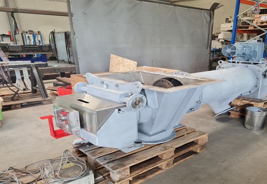 Schneckenförderer - gekühlte Ausführung - Fördergut: heißer Sand